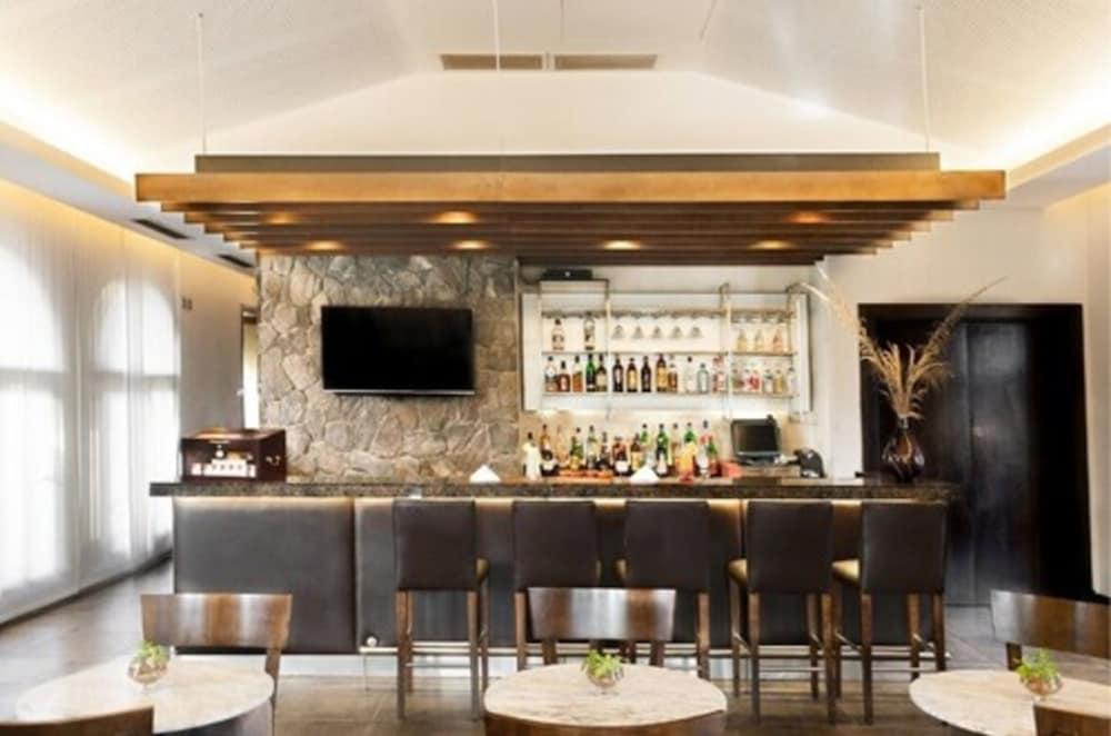 Hotel Grace Cafayate Exterior foto The bar at the lounge