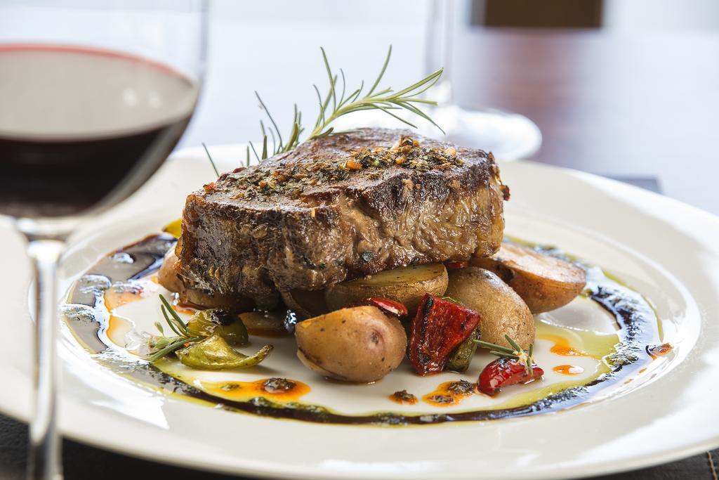 Hotel Grace Cafayate Exterior foto A steak prepared with a dry rub